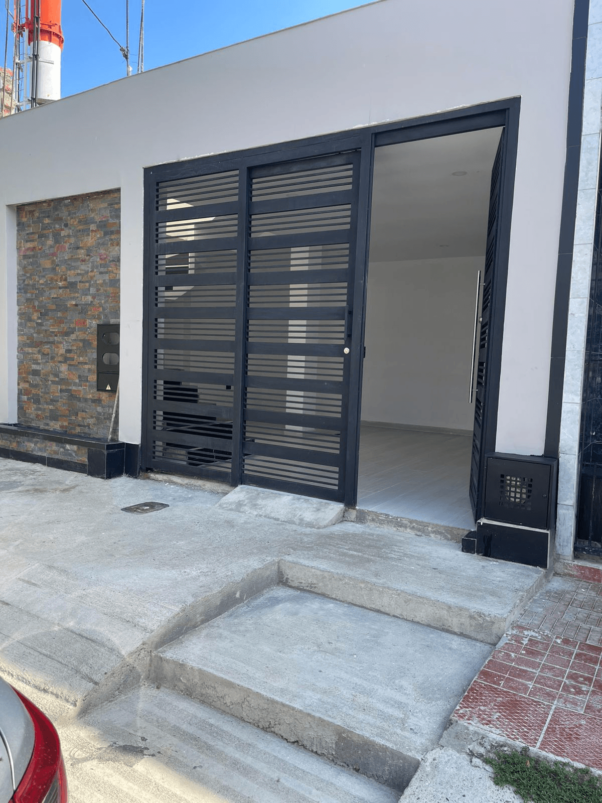 ec294be2-0ddb-4d41-9c3e-da915afc9462