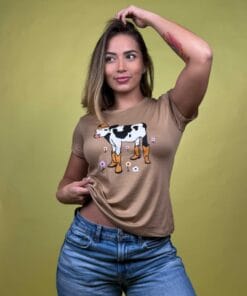 camiseta vaca con botas cafe  - 1201947