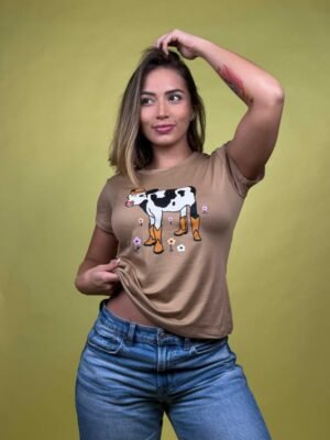 camiseta vaca con botas cafe  - 1201947