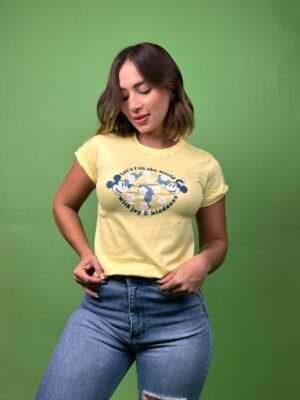 Camiseta let's till the world mickey minnie amarillo  - 1202226