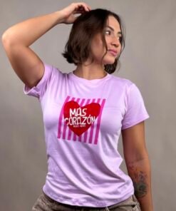 Camiseta mas corazon menos mente lila-1202477